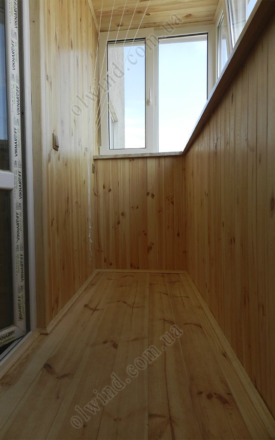 balkon_s_vynosom_po_podokonniku_5.webp